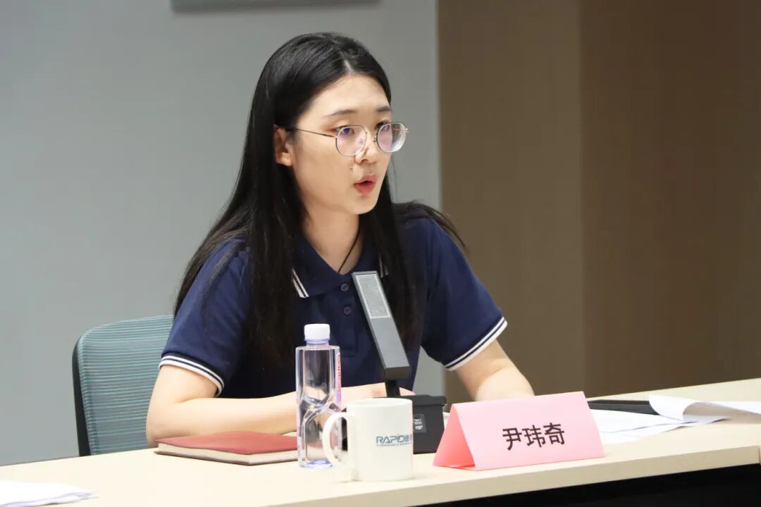 La signora Yin Weiqi, ingegnere della Divisione Standard di Prodotto dell'Istituto di Ricerca su Standard e Quote del Ministero dell'Edilizia Abitativa e dello Sviluppo Urbano-Rurale (MOHURD)